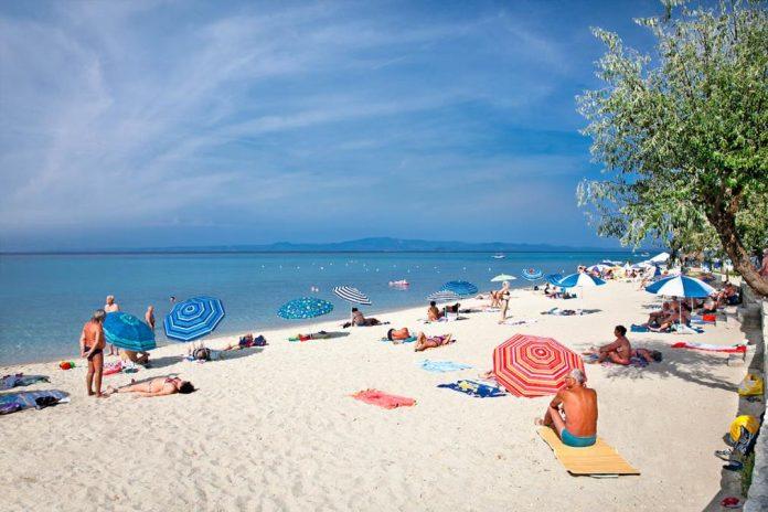 niti-lezaljka,-niti-pice,-a-ceh-10-evra:-neobicna-situacija-docekala-turiste-–-dali-im-papiric-umesto-racuna,-pa-izbila-svada
