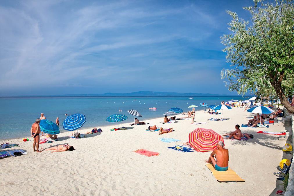 niti-lezaljka,-niti-pice,-a-ceh-10-evra:-neobicna-situacija-docekala-turiste-–-dali-im-papiric-umesto-racuna,-pa-izbila-svada niti-lezaljka,-niti-pice,-a-ceh-10-evra:-neobicna-situacija-docekala-turiste-–-dali-im-papiric-umesto-racuna,-pa-izbila-svada