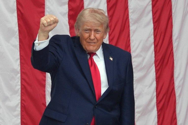 donald-tramp-jos-pod-utiskom!-publika-na-ufc-beograd-i-transparent-ga-odusevili-–-jos-jednom-se-oglasio!-(foto) donald-tramp-jos-pod-utiskom!-publika-na-ufc-beograd-i-transparent-ga-odusevili-–-jos-jednom-se-oglasio!-(foto)
