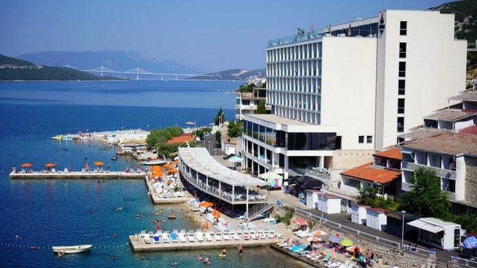 luksuz-za-manje-novca!-nocenje-u-vili-sa-bazenom-od-100-evra,-biftek-do-28-evra:-sve-vise-turista-bira-hercegovinu