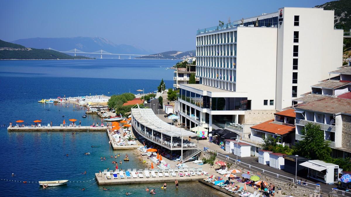 luksuz-za-manje-novca!-nocenje-u-vili-sa-bazenom-od-100-evra,-biftek-do-28-evra:-sve-vise-turista-bira-hercegovinu luksuz-za-manje-novca!-nocenje-u-vili-sa-bazenom-od-100-evra,-biftek-do-28-evra:-sve-vise-turista-bira-hercegovinu