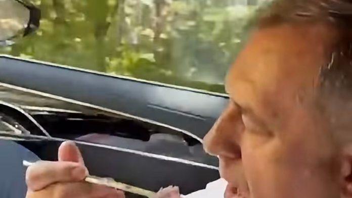 “mesni-narezak-dobro-dode”-dodik-pred-sastanak-sa-vucicem-doruckovao-u-automobilu-(video)