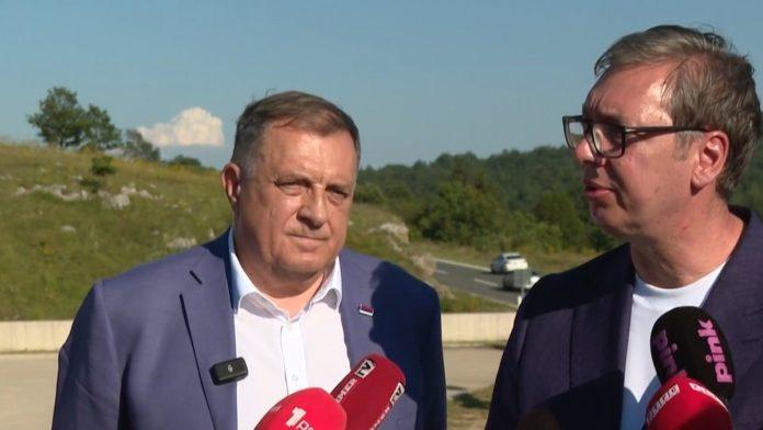 “nasa-armija-danas-je-pedesetostruko-jaca-od-jna-nekada”-vucic-sa-dodikom-na-petrovackoj-cesti:-“nikoga-ne-napadamo,-ali-cemo-se-uvek-zastititi”