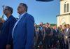 VUČIĆ I DODIK STIGLI NA SLAVU HRAMA U SITNICI Predsednik Srbije dočekan uz pesmu, pogaču i so vucic-i-dodik-stigli-na-slavu-hrama-u-sitnici-predsednik-srbije-docekan-uz-pesmu,-pogacu-i-so