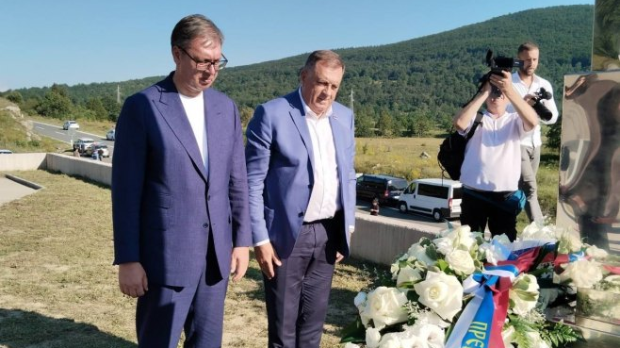 Вучић:-Злочин-на-Петровачкој-цести-не-смемо-заборавити,-наставићемо-да-помажемо-Србима-у-РС-и-ФБиХ