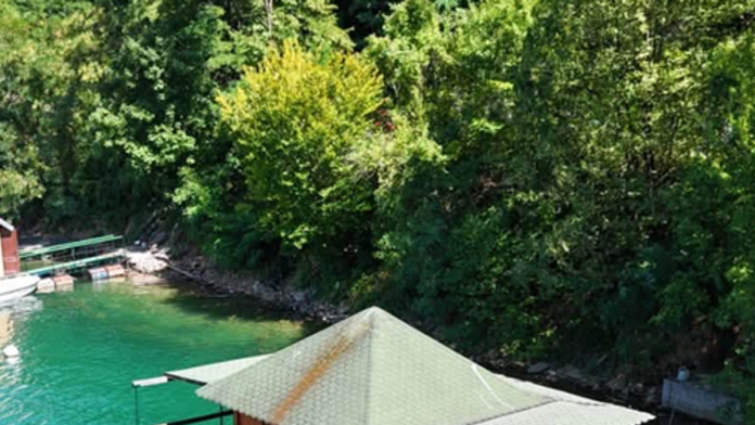 marko-prodaje-splav-za-30.000-evra-na-“srpskim-maldivima”!-raj-na-vodi-trazi-novog-vlasnika:-moze-da-postane-unosan-turisticki-biznis-(foto)