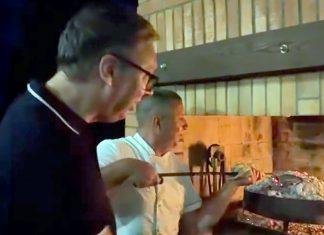 (VIDEO) “TA JE NAJBOLJA PITA, NAJVIŠE JE VOLIM” Vučić u Mrkonjić Gradu: “Spremaju se i punjene paprike, malo smo se umorili, bilo je naporno jutros” (video)-“ta-je-najbolja-pita,-najvise-je-volim”-vucic-u-mrkonjic-gradu:-“spremaju-se-i-punjene-paprike,-malo-smo-se-umorili,-bilo-je-naporno-jutros”