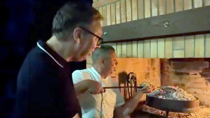 (video)-“ta-je-najbolja-pita,-najvise-je-volim”-vucic-u-mrkonjic-gradu:-“spremaju-se-i-punjene-paprike,-malo-smo-se-umorili,-bilo-je-naporno-jutros”