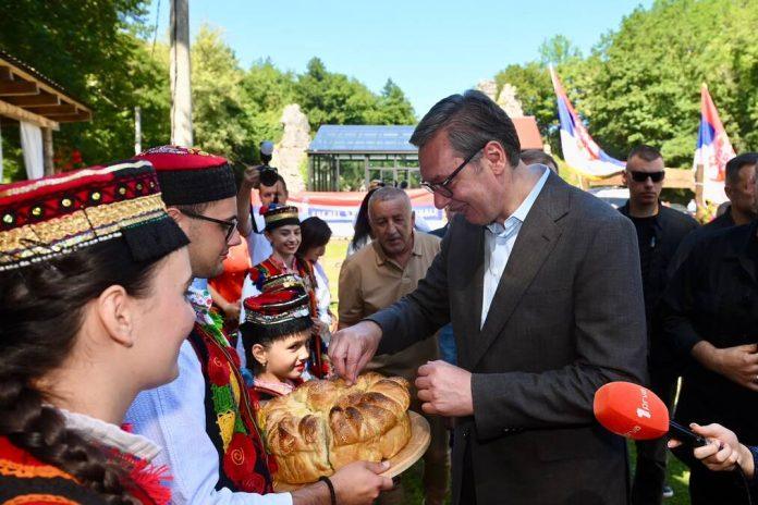 uzivo-“neko-zivi-za-severinu,-ja-za-svoj-narod-u-janju,-sipovu,-kupresu…”-vucic-nastavlja-posetu-republici-srpskoj,-prvi-predsednik-koji-obilazi-taj-kraj