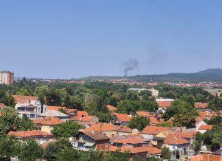 (FOTO) CRNI DIM SE NADVIO NAD NIŠOM! Izbio požar u selu Čamurlija, vatrogasci hitno upućeni na teren! (foto)-crni-dim-se-nadvio-nad-nisom!-izbio-pozar-u-selu-camurlija,-vatrogasci-hitno-upuceni-na-teren!