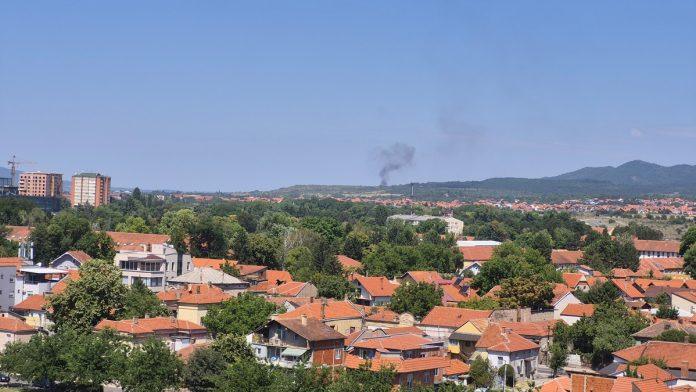 (foto)-crni-dim-se-nadvio-nad-nisom!-izbio-pozar-u-selu-camurlija,-vatrogasci-hitno-upuceni-na-teren!
