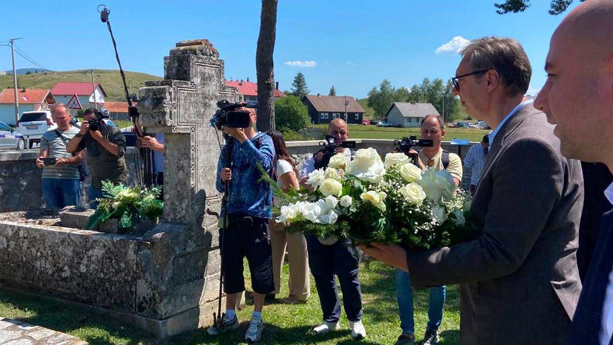 “imam-tremu”-vucic-stigao-u-bugojno,-uskoro-ce-obici-porodicnu-kucu-u-cipuljicima-(foto,-video) “imam-tremu”-vucic-stigao-u-bugojno,-uskoro-ce-obici-porodicnu-kucu-u-cipuljicima-(foto,-video)