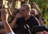 NEOČEKIVAN SUSRET U ČIPULjIĆU: Komšija doviknuo Vučiću preko ograde, usledio nesvakidašnji trenutak neocekivan-susret-u-cipuljicu:-komsija-doviknuo-vucicu-preko-ograde,-usledio-nesvakidasnji-trenutak