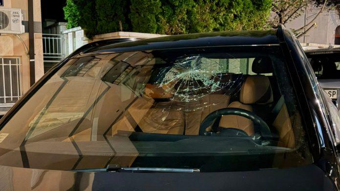 razbijena-soferka,-staklo-po-podu-maja-marinkovic-razlupala-asminu-automobil:-ekskluzivni-snimci-ispred-zgrade-rijaliti-para