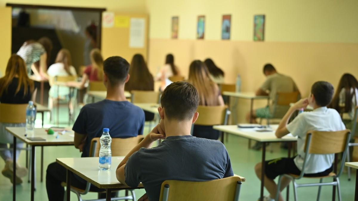 vodic-i-kalendar-za-polaganje-male-mature-i-upis-srednje-skole-u-avgustu-(sve-detaljno) vodic-i-kalendar-za-polaganje-male-mature-i-upis-srednje-skole-u-avgustu-(sve-detaljno)