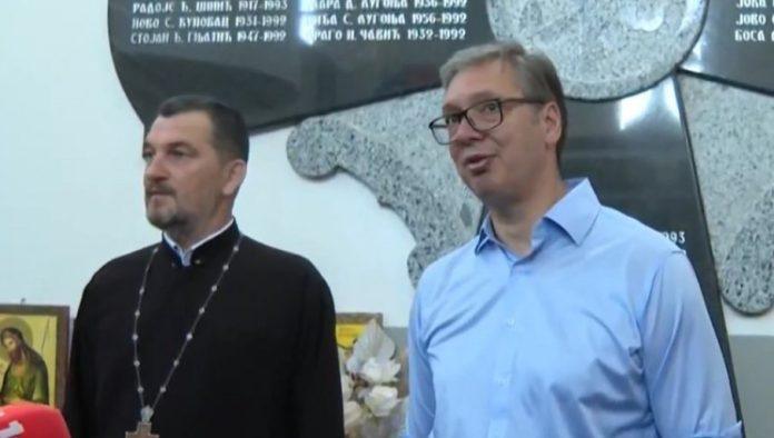predsednik-obisao-crkvu-u-cipuljicu:-“kao-i-u-poslednjem-ratu,-prva-kuca-koju-spale-je-kuca-vucica”