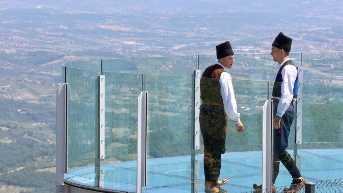 novi-vidikovac-na-kablaru-za-vikend-posetilo-vise-od-3.000-posetilaca
