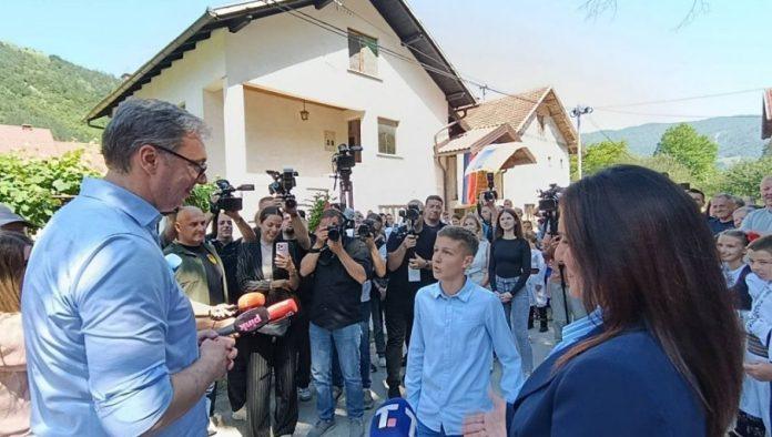“zapamtite,-bice-aleksa-veliki-politicar”:-vucic-sa-malisanima-u-jezeru