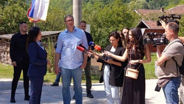 “hvala-vam-sto-cuvate-srpsko-ime-i-prezime”-vucic-obisao-i-jezero:-znajte-da-cete-dobiti-znacajnu-pomoc-srbije-(video)