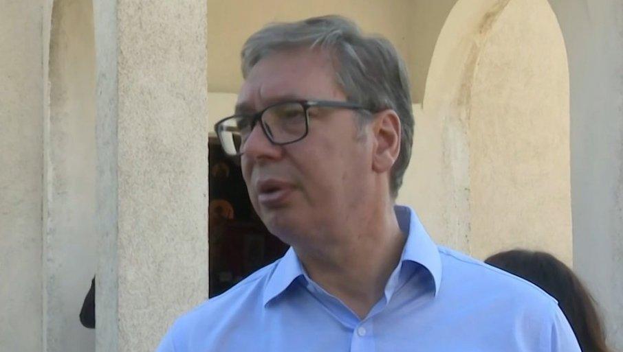 “nemojte-da-smetnete-sa-uma”-vucic:-niko-nikada-od-njih-nije-pognuo-glavu-pred-ovim-srusenim-kucama-i-majkama-u-crnini “nemojte-da-smetnete-sa-uma”-vucic:-niko-nikada-od-njih-nije-pognuo-glavu-pred-ovim-srusenim-kucama-i-majkama-u-crnini