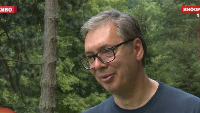 vucic-se-obraca-iz-republike-srpske:-nikada-se-necemo-odreci-svojih-korena-i-srpskog-roda,-ma-koliko-tesko-bilo-danas-biti-srbin