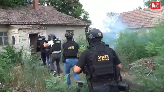krili-se-u-supi,-ukradeni-novac-nosili-u-zelenoj-kesi-ovako-su-uhapseni-osumnjiceni-za-ubistvo-pekara-(73)-na-karaburmi:-policija-“ovnom”-razvalila-vrata-(video)