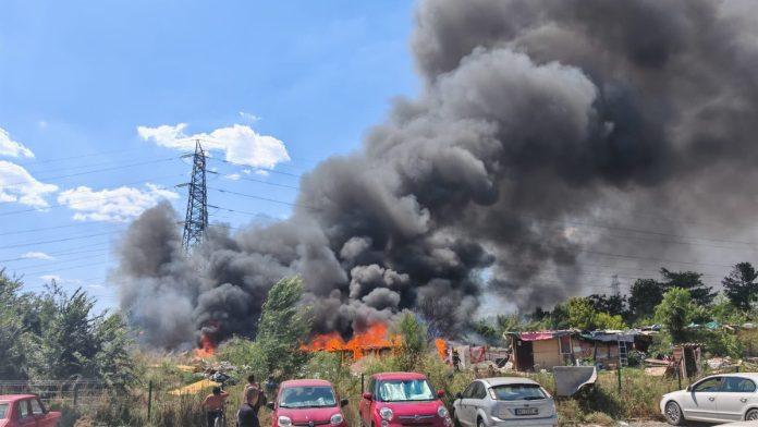 (foto,-video)-cuju-se-jauci-na-novom-beogradu,-ljudi-se-hvataju-za-glavu-prosirio-se-pozar,-vatra-guta-sve-pred-sobom