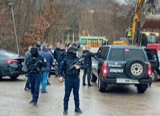 SRBE HAPSE BEZ DOKAZA I FORENZIKE: Počelo iskopavanje navodne masovne grobnice Albanaca kod Zubinog Potoka srbe-hapse-bez-dokaza-i-forenzike:-pocelo-iskopavanje-navodne-masovne-grobnice-albanaca-kod-zubinog-potoka