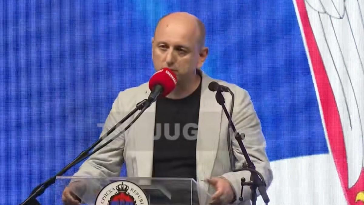 “crna-gora-nosi-zastavu-u-zagreb,-stavice-je-pored-sahovnice”-knezevic:-odnarodena-drzava-izabrala-da-jos-jednom-zabije-noz-u-leda-braci-srbima “crna-gora-nosi-zastavu-u-zagreb,-stavice-je-pored-sahovnice”-knezevic:-odnarodena-drzava-izabrala-da-jos-jednom-zabije-noz-u-leda-braci-srbima