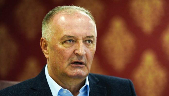 “sto-me-lazove-ne-uhapsi,-dve-godine-lazes-o-sarajevo-safariju”-vucic-razmontirao-heleza:-sve-je-slagao,-nijednog-coveka-iz-srbije-nije-bilo