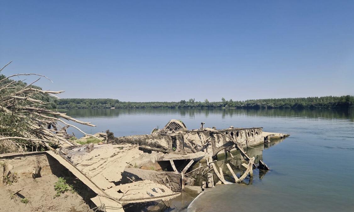 olupina-“savskog-titanika”-izronila-na-povrsinu:-prizor-iz-proslosti-pojavio-se-na-savi-usled-niskog-vodostaja-i-otkrio-tuznu-pricu-staru-decenijama-(foto) olupina-“savskog-titanika”-izronila-na-povrsinu:-prizor-iz-proslosti-pojavio-se-na-savi-usled-niskog-vodostaja-i-otkrio-tuznu-pricu-staru-decenijama-(foto)