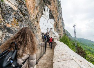 Ugrožen Manastir Ostrog? Niče ogromna solarna elektrana tik uz svetinju: Prvi čovek Danilovgrada hitno reagovao ugrozen-manastir-ostrog?-nice-ogromna-solarna-elektrana-tik-uz-svetinju:-prvi-covek-danilovgrada-hitno-reagovao