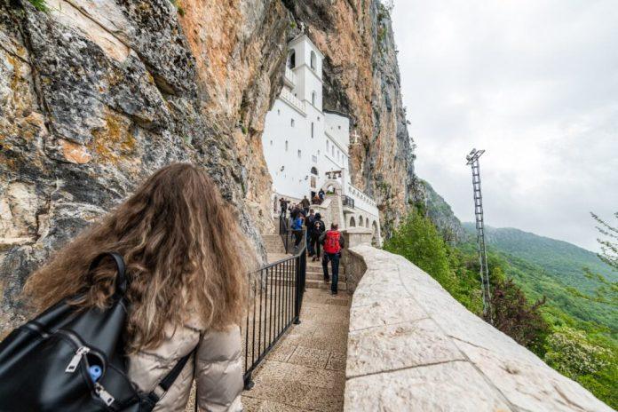 ugrozen-manastir-ostrog?-nice-ogromna-solarna-elektrana-tik-uz-svetinju:-prvi-covek-danilovgrada-hitno-reagovao