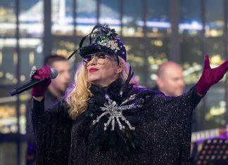 Nada Topčagić prekinula koncert, pa se obratila OBEZBEĐENJU: “Ne mogu da skočim, slomiću nogu!”, evo šta se desilo nada-topcagic-prekinula-koncert,-pa-se-obratila-obezbedenju:-“ne-mogu-da-skocim,-slomicu-nogu!”,-evo-sta-se-desilo
