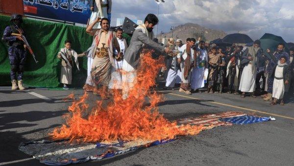 brutalno-udarili-na-saudijce:-gori-u-adenskom-zalivu,-iran-aktivirao-svog-satelita,-mreza-revolucionarne-garde-sprema-pakao-na-bliskom-istok brutalno-udarili-na-saudijce:-gori-u-adenskom-zalivu,-iran-aktivirao-svog-satelita,-mreza-revolucionarne-garde-sprema-pakao-na-bliskom-istok