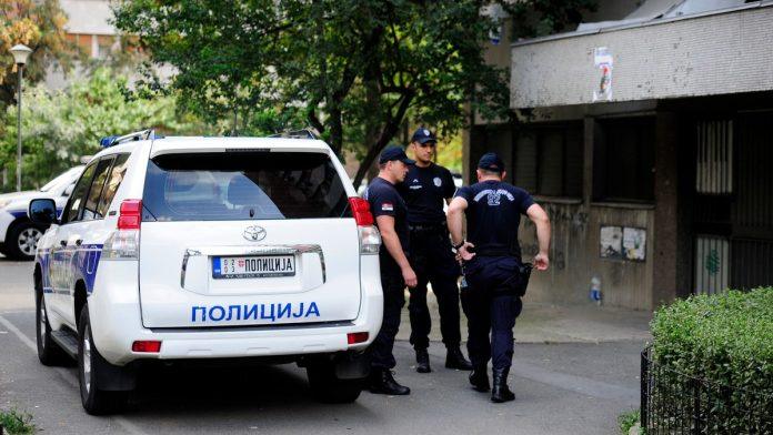 fudbaleru-demoliran-“bentli”-drama-u-beogradu:-skupocenom-vozilu-razbijena-stakla-u-privatnoj-garazi-luksuznog-naselja