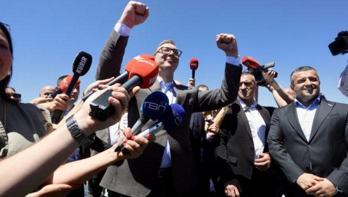 vucic-ide-iz-kine-u-orlovat,-iz-indije-u-svrljig,-takvu-energiju-moze-da-ima-samo-on:-zeljko-veselinovic-ocitao-bukvicu-tviter-politicarima