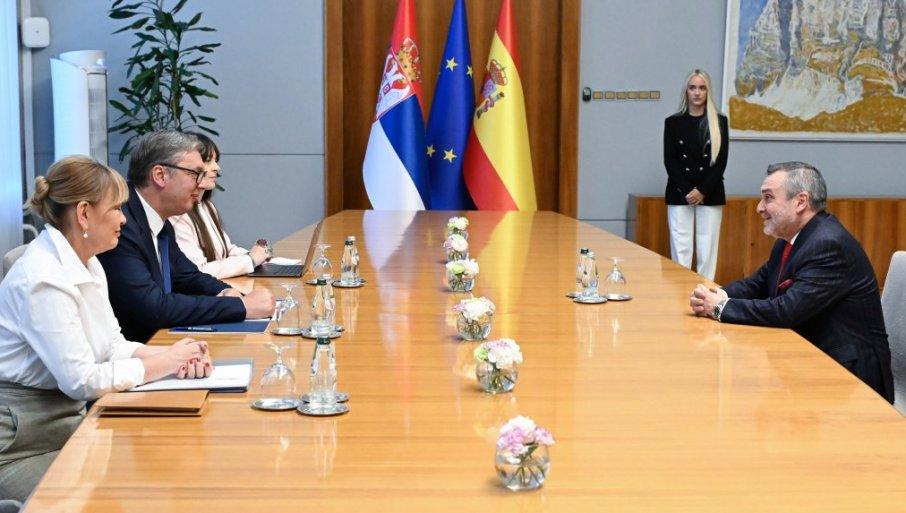 predsednik-otkrio-detalje-razgovora:-vucic-primio-u-oprostajne-posete-ambasadore-azerbejdzana-i-spanije-(foto) predsednik-otkrio-detalje-razgovora:-vucic-primio-u-oprostajne-posete-ambasadore-azerbejdzana-i-spanije-(foto)
