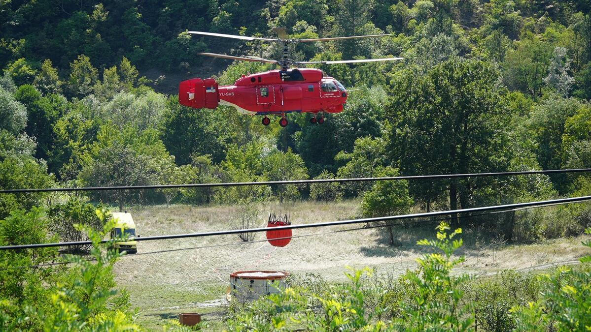spasene-ugrozene-kuce:-preko-100-vatrogasaca-na-terenu-a-crveni-kamov-se-ne-gasi-–-dramaticne-slike-iz-doline-ibra,-vatra-zahvatila-80-hektara-sume-(foto)(video spasene-ugrozene-kuce:-preko-100-vatrogasaca-na-terenu-a-crveni-kamov-se-ne-gasi-–-dramaticne-slike-iz-doline-ibra,-vatra-zahvatila-80-hektara-sume-(foto)(video