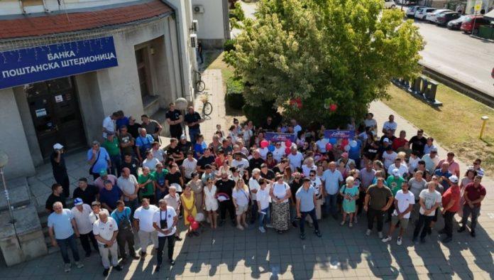 jaki-samo-na-recima:-blokaderi-najavili-dolazak-u-bogatic-da-odmere-snage-sa-aktivistima-sns,-ali-je-strah-odradio-svoje-(foto/video)