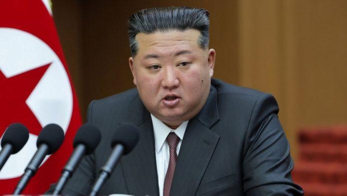 putin-zadovoljno-trlja-ruke:-necete-verovati-sta-severna-koreja-salje-u-rusiju-(video)