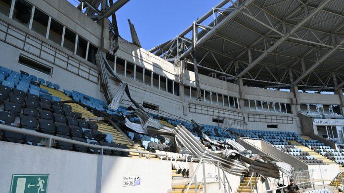 rusi-razorili-cuveni-stadion-u-odesi-ima-povredenih:-unisten-deo-krova-(video)