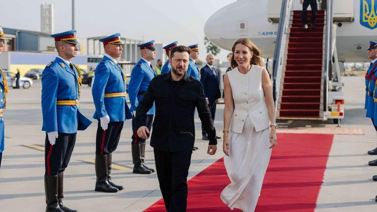 (foto,-video)-“spremni-smo!”-zelenski-se-oglasio-po-dolasku-u-srbiju:-otkrio-o-cemu-ce-razgovarati-s-vucicem,-a-evo-ko-ga-je-docekao-na-aerodromu (foto,-video)-“spremni-smo!”-zelenski-se-oglasio-po-dolasku-u-srbiju:-otkrio-o-cemu-ce-razgovarati-s-vucicem,-a-evo-ko-ga-je-docekao-na-aerodromu