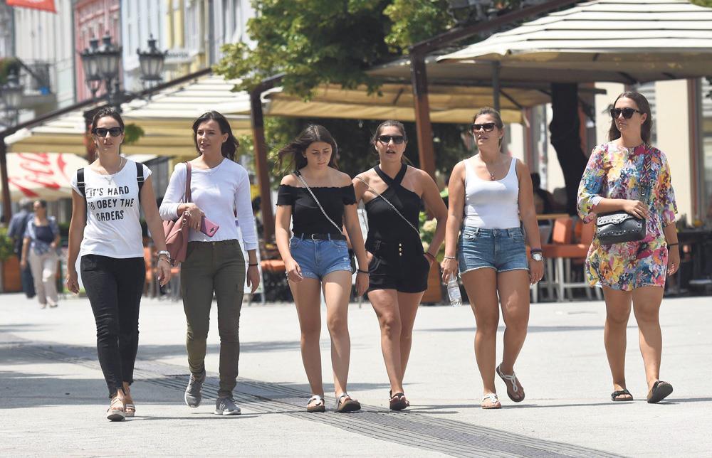 stranci-objavili-uputstvo-“kako-smuvati-srpkinju”:-otkrili-koliko-vole-pare-i-na-sta-padaju-na-prvom-dejtu! stranci-objavili-uputstvo-“kako-smuvati-srpkinju”:-otkrili-koliko-vole-pare-i-na-sta-padaju-na-prvom-dejtu!