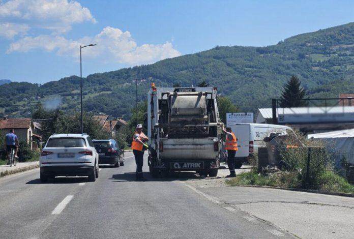 dok-gradani-traze-hlad,-oni-su-na-uzarenom-asfaltu!-heroji-iz-prijepolja-rade-po-paklenoj-vrucini,-gradani-zahvalni:-“znam-da-je-to-njihov-posao,-ali-hvala-im”
