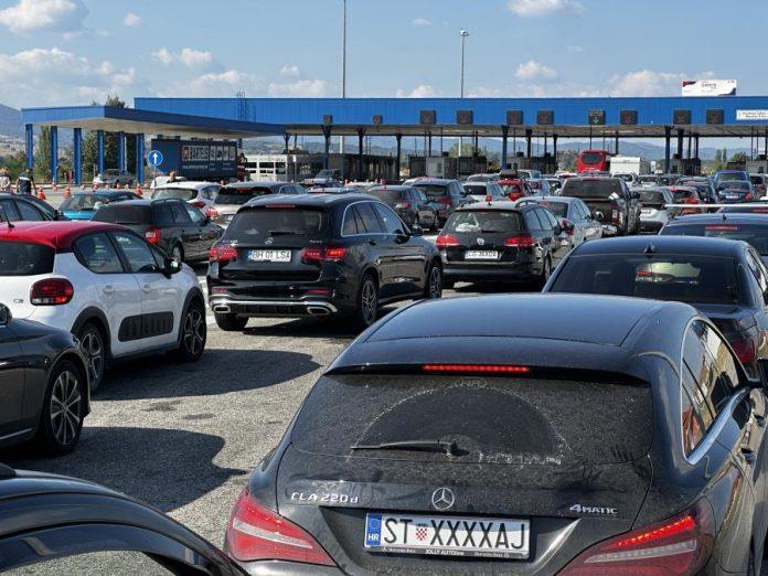 ko-danas-krece-na-put,-neka-se-naoruza-strpljenjem!-na-jednom-prelazu-ceka-se-cak-cetiri-sata,-amss-upozorava-na-jos-jedan-problem