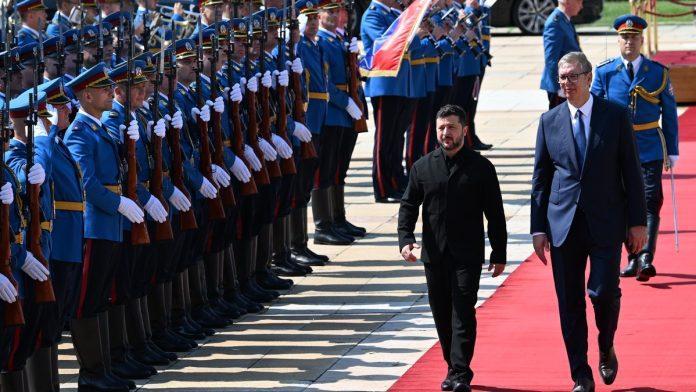 crveni-tepih-i-intoniranje-himni-zelenski-u-beogradu,-vucic-ga-docekao-ispred-palate-“srbija”-(foto,-video)