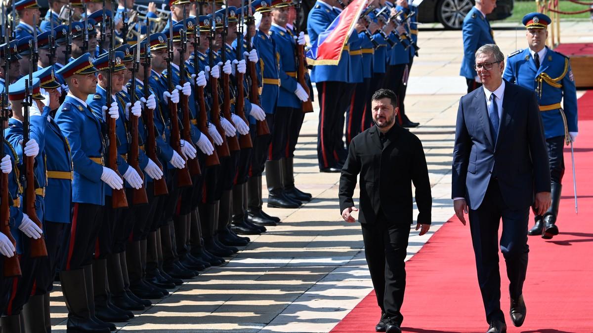 crveni-tepih-i-intoniranje-himni-zelenski-u-beogradu,-vucic-ga-docekao-ispred-palate-“srbija”-(foto,-video) crveni-tepih-i-intoniranje-himni-zelenski-u-beogradu,-vucic-ga-docekao-ispred-palate-“srbija”-(foto,-video)