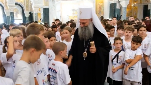 Патријарх-Порфирије-угостио-учеснике-кампа-“Србија-те-зове”-у-Храму-Светог-Саве:-Дошли-сте-на-корен-онога-што-јесмо