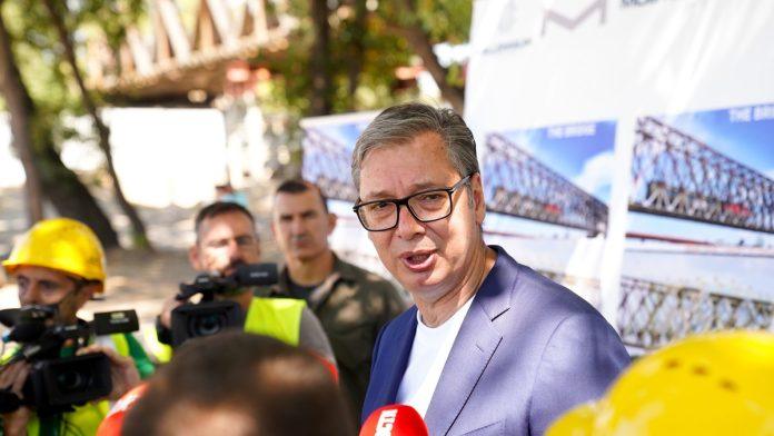 “ne-znam-kako-mogu-da-odu-na-odmor-ako-ne-zavrse-posao”-vucic-obilazi-rekonstrukciju-starog-zeleznickog-mosta:-nisam-zadovoljan-brzinom-radova